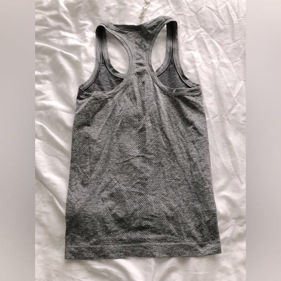 Lululemon swiftly tech racer back in grey. - Picture 2 of 2